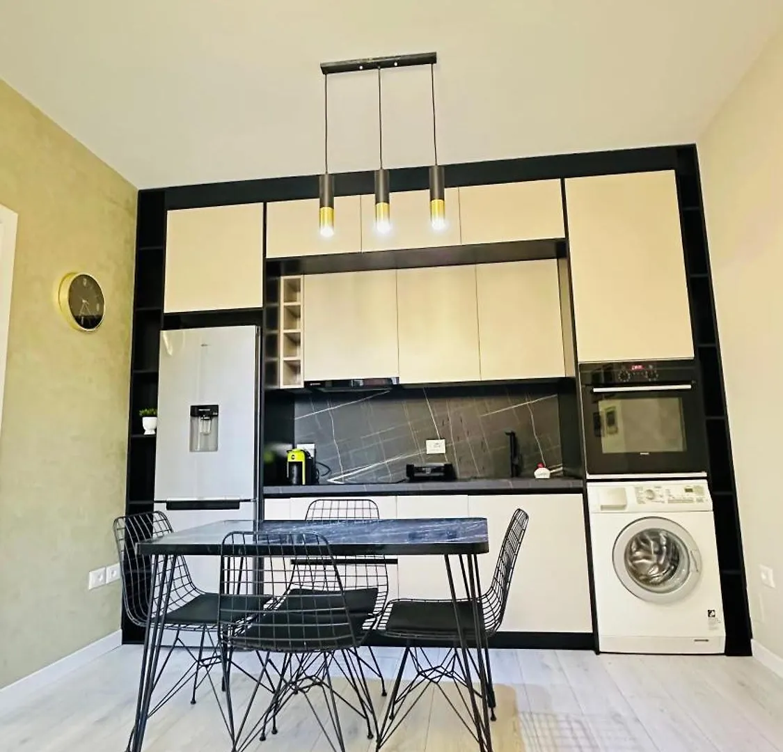 Luxurious Central Stay - Self Check-In Tirana Apartment