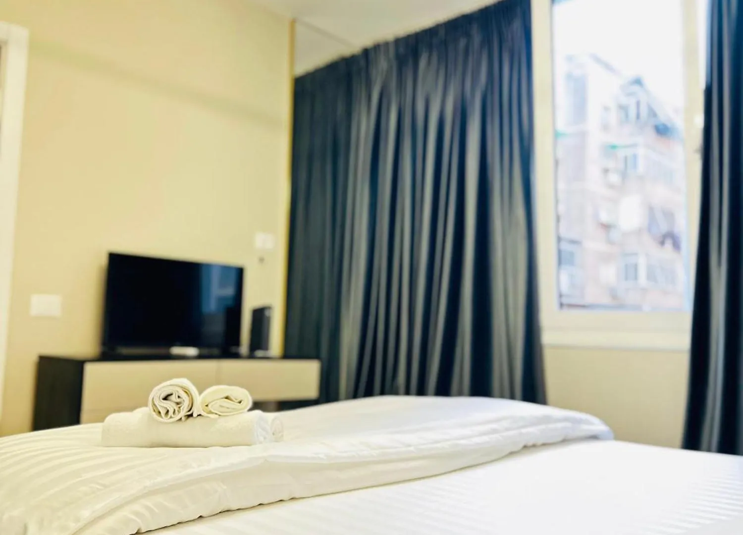Luxurious Central Stay - Self Check-In Tirana