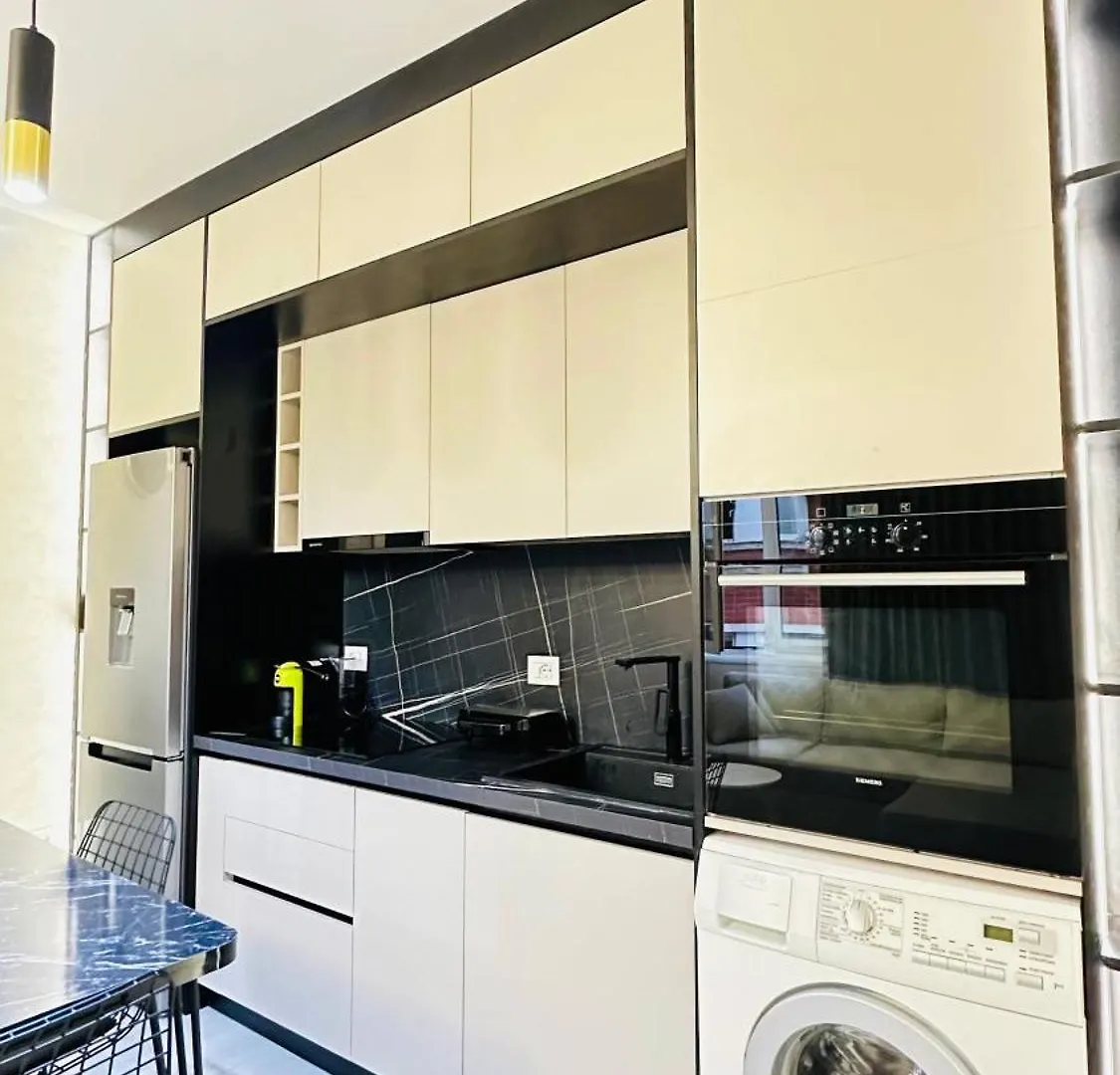 Apartment Luxurious Central Stay - Self Check-In Tirana