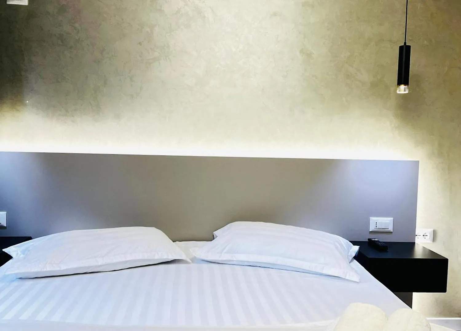 Apartment Luxurious Central Stay - Self Check-In Tirana Albania
