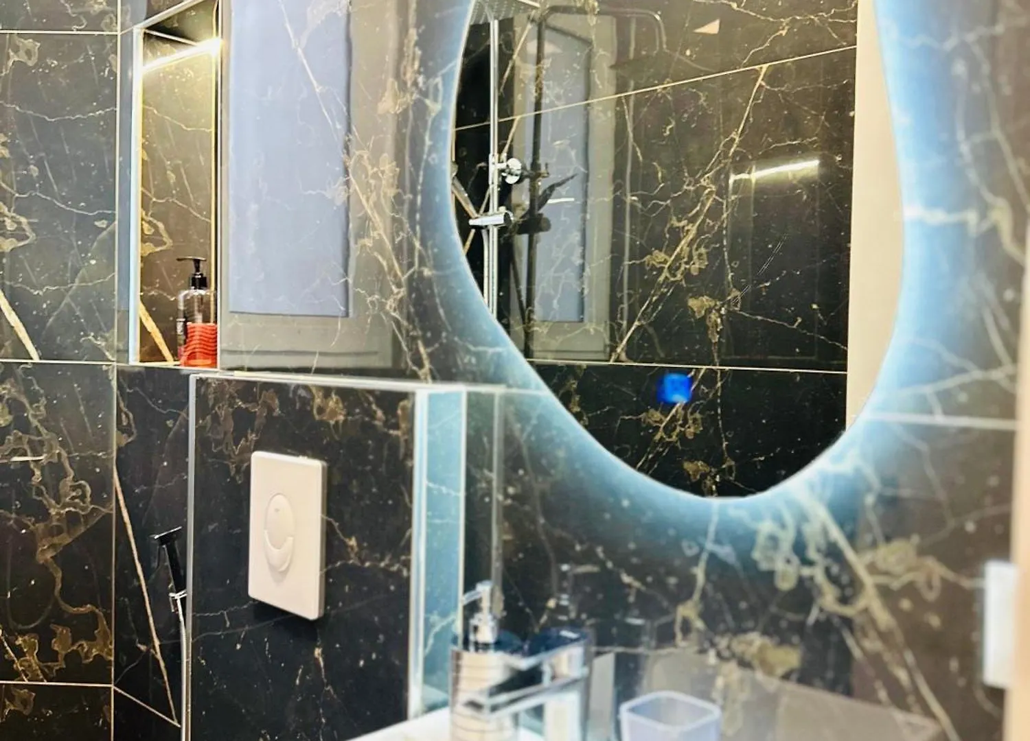Apartment Luxurious Central Stay - Self Check-In Tirana Albania