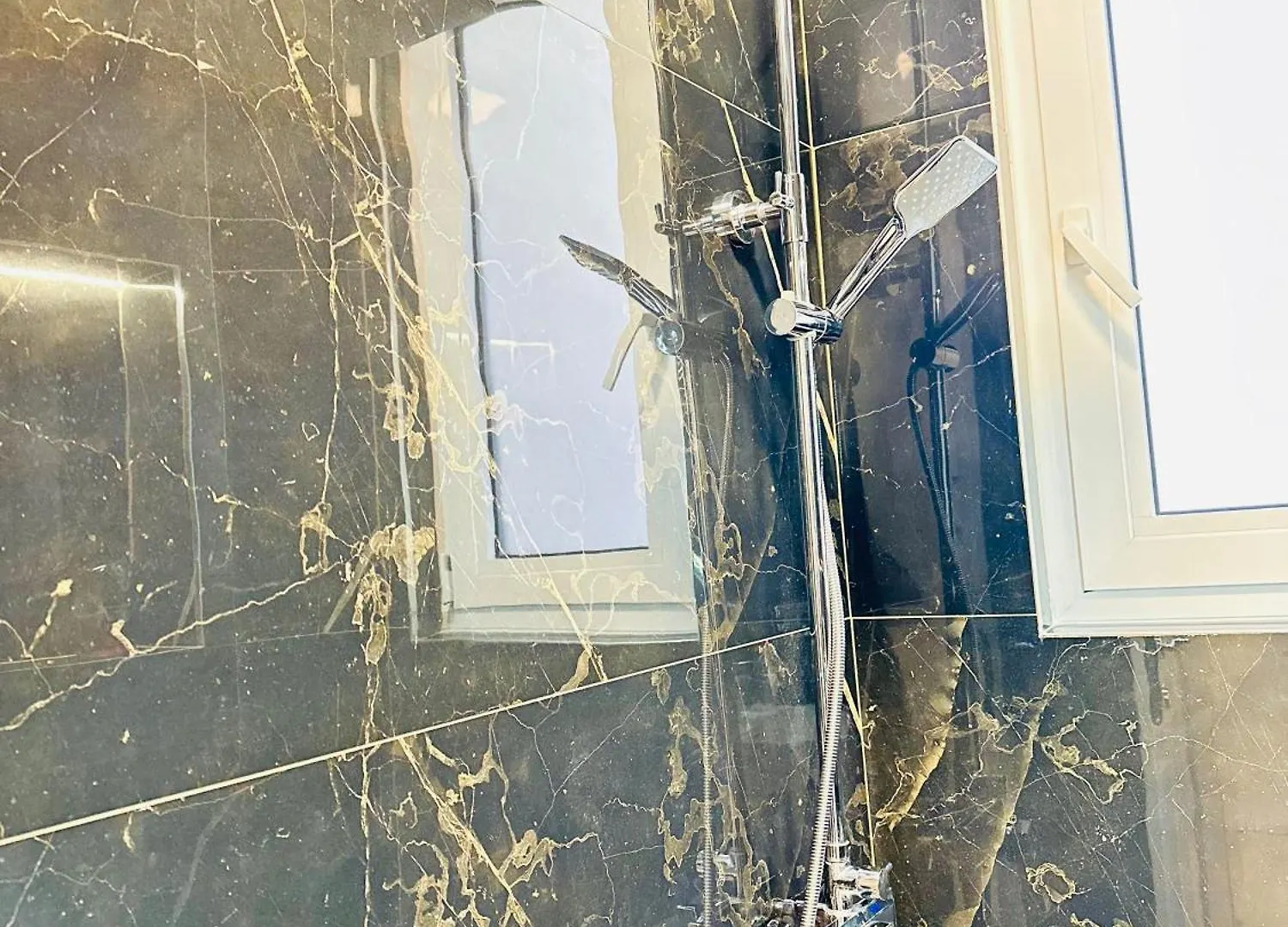 Apartment Luxurious Central Stay - Self Check-In Tirana